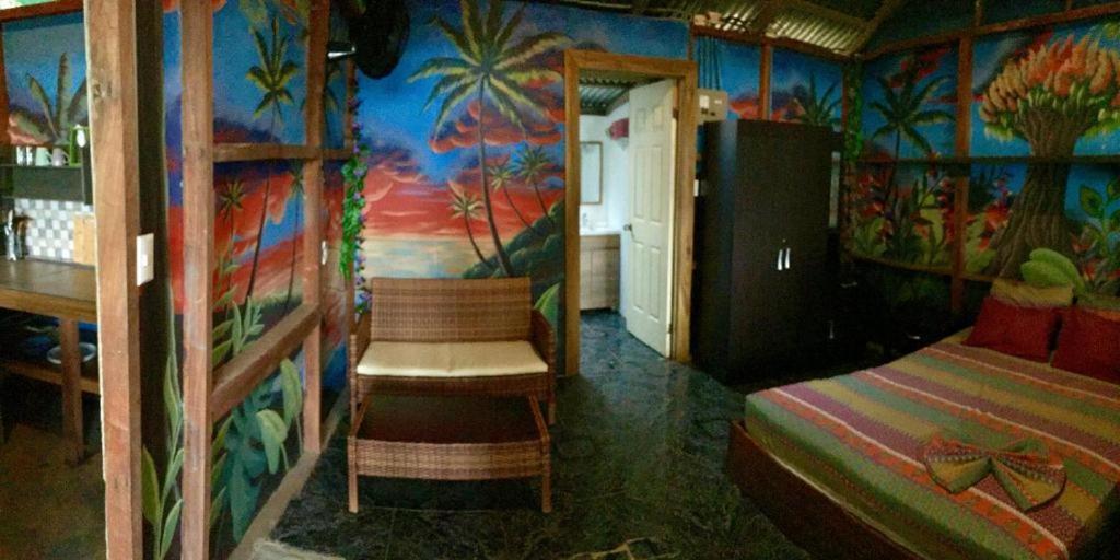 Oasis Beachfront Hostel Пуэрто-Лимон Экстерьер фото